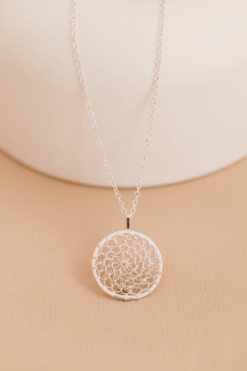 Medallón Crochet, Crochet Medallion, Circle Pendant, Gold Filled Pendant, Sterling Silver Pendant, Circle Necklace.